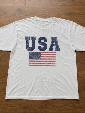 Gildan White Short Sleeve Tee with Distressed USA & Flag Graphic
